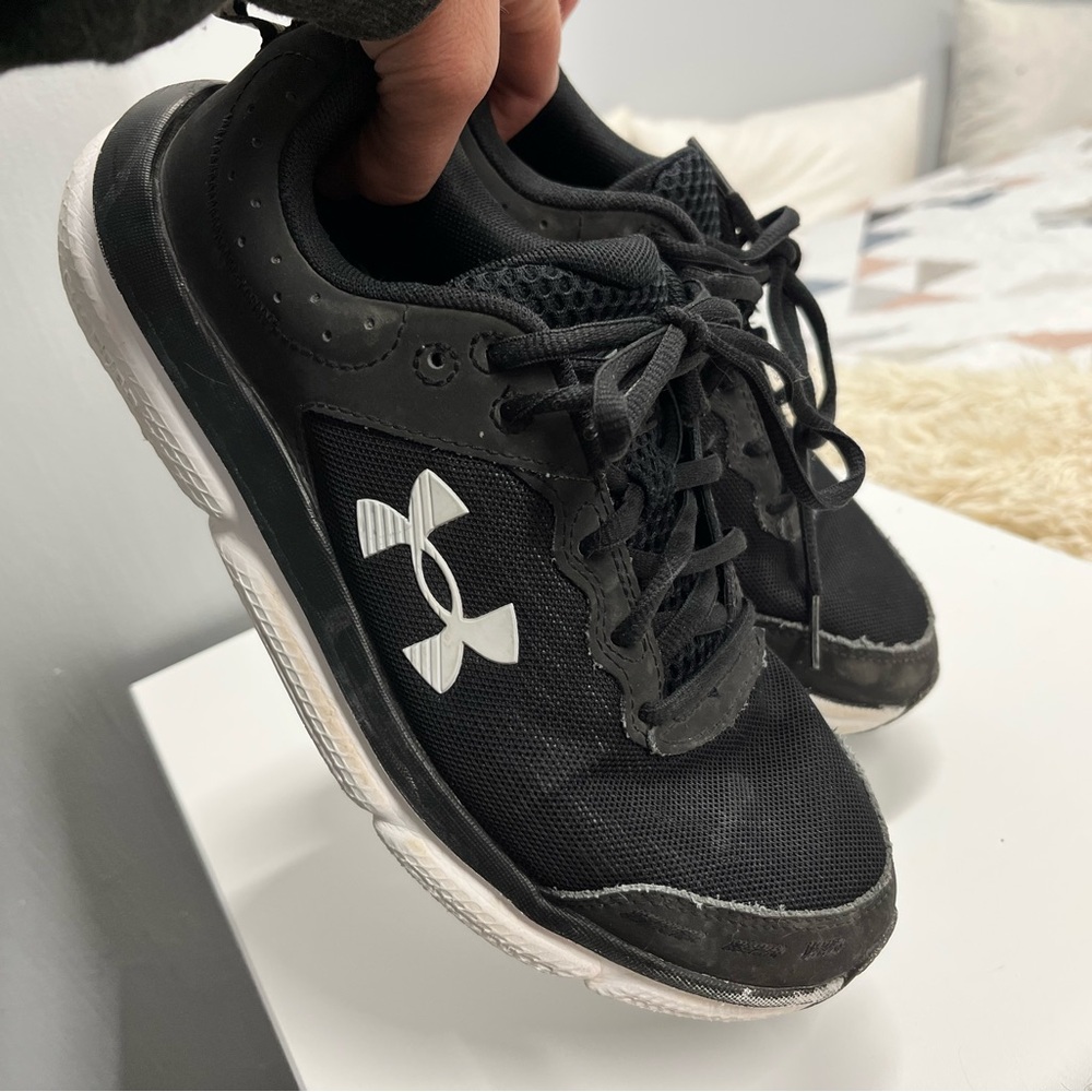 Under Armour Black Running Shoes Women’s Size 8 Athletic Sneakers